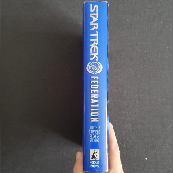 Star Trek Federation Book - Picture 2 of 5